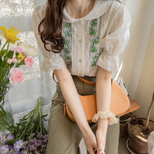 [Exceeded 1,000 copies!][LABEL] Shuenna Flower Race Round Collar Blouse[size:F,1]
