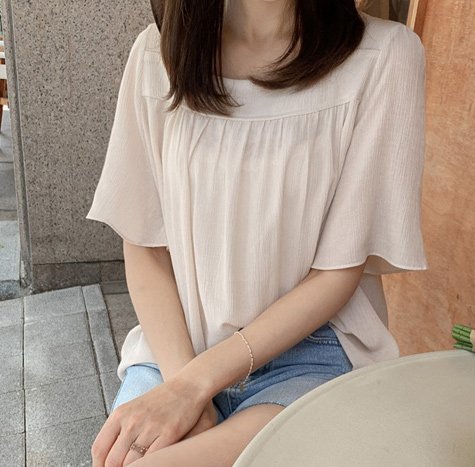 Hug Me Square Blouse <FONT color=#d8a4a4>[size:F(55~77)]</font>