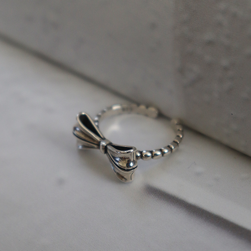 Lovely bowknot ring Ring