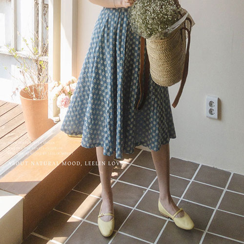 [LABEL] [Light blue] Anna Flower Embroidery Soft Denim Skirt [size: F(55~66)]