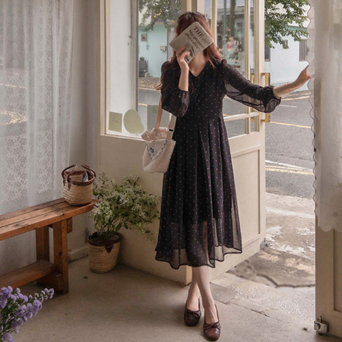 <FONT color=#5a3954>MADE LIN</font> Clara Dot V-neck with a subtle, pleated fit One Piece [size: F (55-66)]
