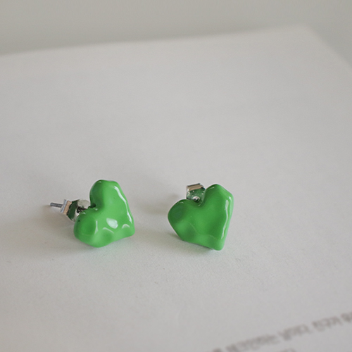 Green Books lovely heart earring