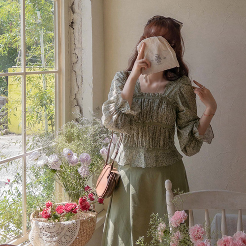<FONT color=#5a3954>MADE LIN</font> Hyerin Flower Fresh Blouse Skirt Set [size: F (44~55)]
