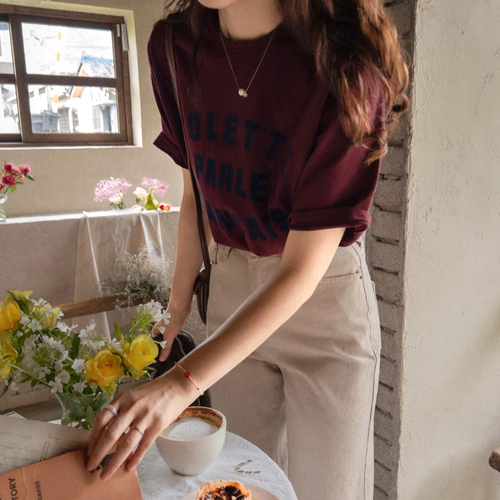 [LABEL] Veloa lettering solid Tee for fall coordination [size:F,1]