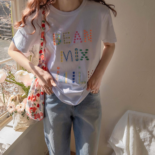 For spring coordination, Beads and embroidery lettering soft Tee [size: F(55~66)]