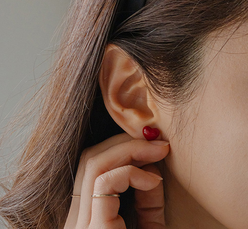 Plump red heart earring