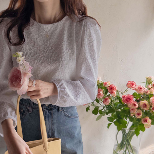 [LABEL] Charmant embossed flower wrinkle-free Puff Blouse [size: F(55~66)]