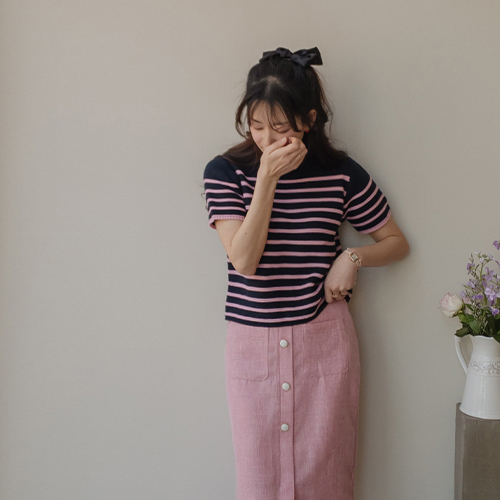 [New product 4,000 won special price][♡Cute white button] <FONT color=#5a3954>MADE LIN</font> Oz Lovely Mood White Button Stripe Knit [size:F(55~66)]