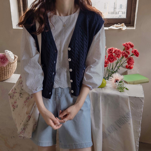 [New product special price 6,000 won discount] <FONT color=#5a3954>MADE LIN</font> Suzanne Anne Ribbon Twiddle Coordinating Vest Knit [size: F(55~66)]