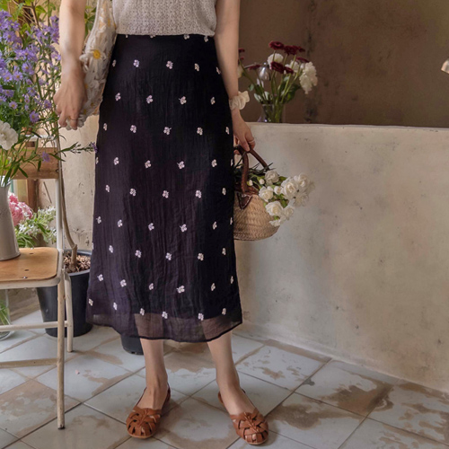 [LABEL] Hobby Flower Embroidery Delicate Slim Fit Skirt with no worries about wrinkles or wrinkles [size: S, M]