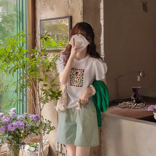 [LABEL] Crama Flower Embroidered Lettering Puff Tight Stretchy Tee[size:F,1]