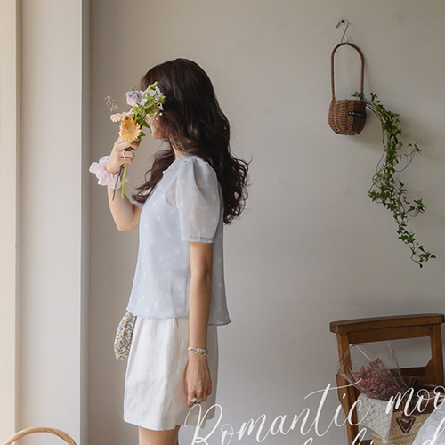 [Looks like you’re not wearing it~ Air Blouse] [LABEL] Blooming Summer Yeori Pearl Button Dot Blouse [size: F(55~66)]