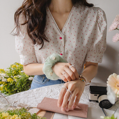 [MADE] Blanche Gorgeous Flower V-neck Blouse [size: F (55~66)]