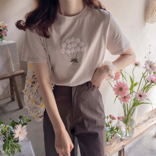 [LABEL] Easy-to-coordinate daily summer tee with flower embroidery from Shupen [size:F,1]