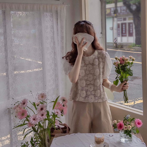 Marianne three-dimensional knit Flower sleeves with flower embroidery lovely Blouse [size: F(55~66)]