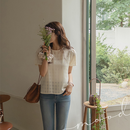 [New product 5,000 won discount] <FONT color=#5a3954>MADE LIN</font> Mobna Romantic Delicate Check Blouse [size: F (55~66)]