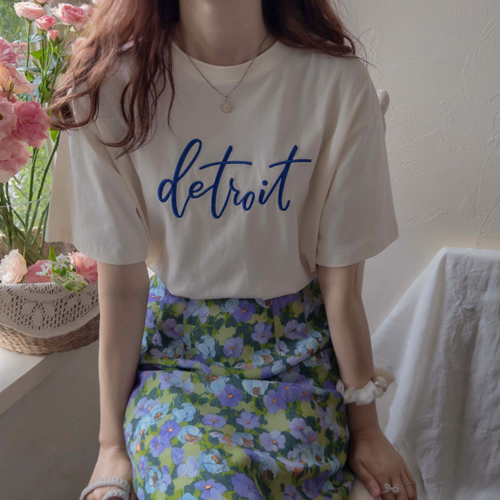 Chic lettering embroidery comfortable Tee for the season code [size: F (55~66)]
