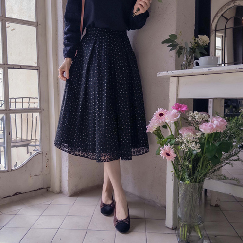 [New product special price 10,000 won discount] <FONT color=#5a3954>MADE LIN</font> [Black color] Delona flower embroidery gorgeous sugar pleated skirt [size: F (55~66)]