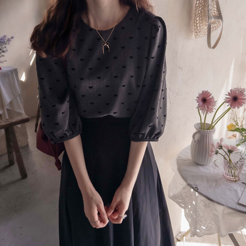 [New product special price 6,000 won discount] <FONT color=#5a3954>MADE LIN</font> Annasby Velour bowknot shoulder sharing Blouse [size: F (55~66)]