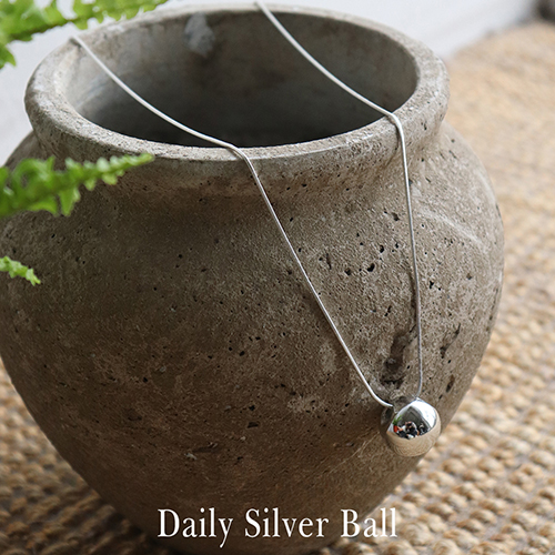 Plump silver ball olive long necklace