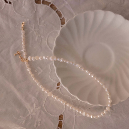 Lovely Necklace with freshwater pearls and good codes