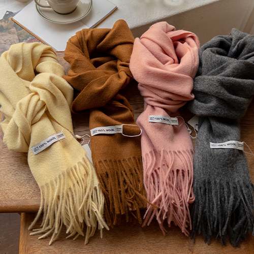 Cozy mood Color key point Wool muffler