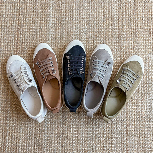 [Flexible and Easy to Walk on] Cubic Hole Easy Suede Slip-on Shoes