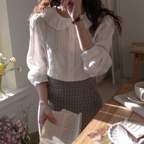 Friendly innocent lovely frill collar blouse [size:F(55~66)]