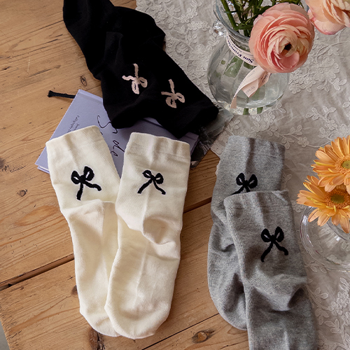 Scampgirl back ribbon socks