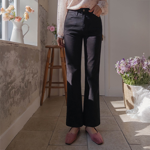 Boot cut pants with a chewy texture like Bernie Mochi [size:S,M,L]