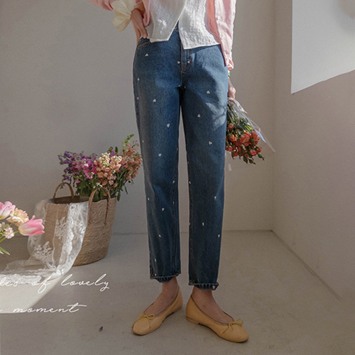 [Vest Special Sale 4,000 won discount] <FONT color=#5a3954>MADE PREMIUM</font> Kenz Pretty heart Patterns Semi-baggy fit denim pants [size: S, M, L, XL]