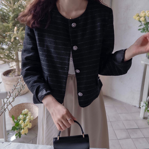[Vest Special Sale 20,000 Won Discount] <FONT color=#5a3954>MADE LIN</font> [Black Color] Anne Cream Soft and Lux Button Edge Fit Jacket [size: F (55~66)]
