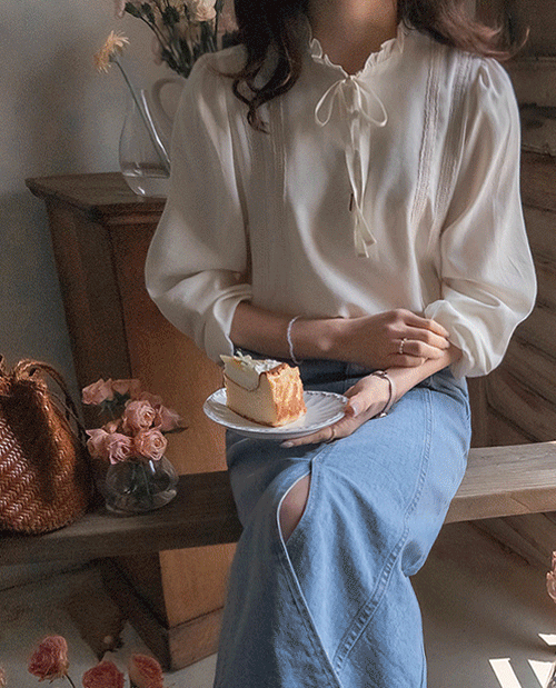 [Best Deal 5,000 KRW Discount] <FONT color=#5a3954>MADE LIN</font> Elmuse Feminine Bowknot Race Blouse [size:F(55~66)]