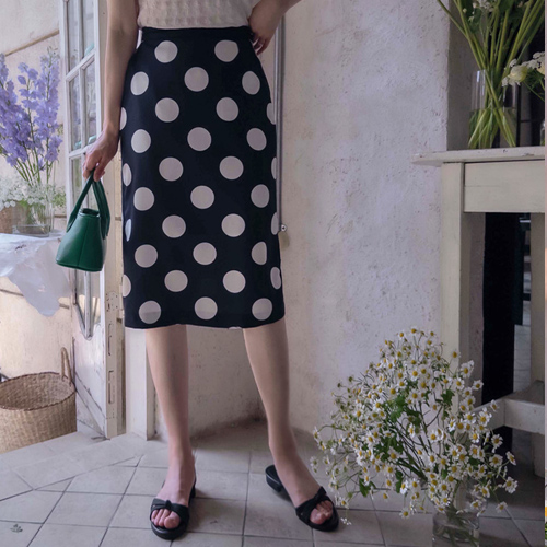 [New product special price 7,000 won discount] <FONT color=#5a3954>MADE LIN</font> Royu Cool Big Dot Back Banding Skirt [size: S (55)]