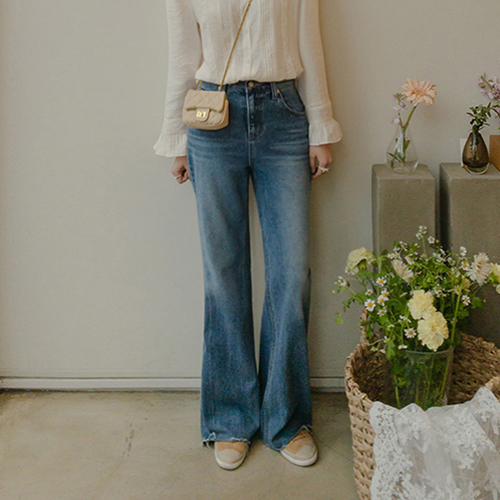 <FONT color=#5a3954>MADE PREMIUM</font> Slim Fit Wide Bootcut Denim Pants <FONT color=#d8a4a4>[Fitting Sale]</font>
