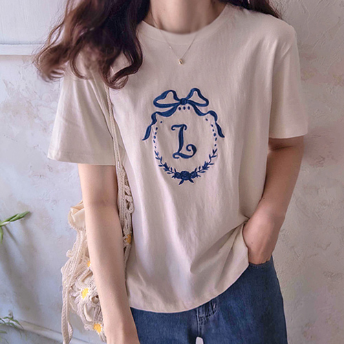 [New product special price 4,000 won discount] <FONT color=#5a3954>MADE LIN</font> Elin bowknot embroidery Tee [size: F (55~66)]