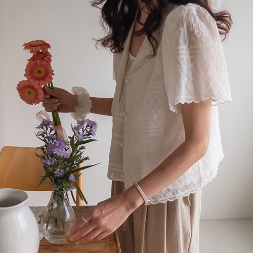 [LABEL] Mobelo Romantic Lace Embroidery Blouse [size:F(55~66)]
