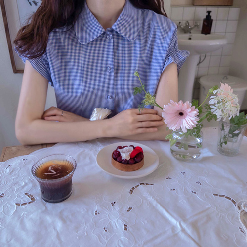[Best Special Price 5,000 Won Discount] <FONT color=#5a3954>MADE LIN</font> Vanen Check Cute Sleeve Blouse [size: F (55~66)]