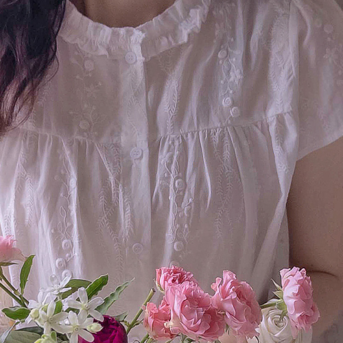 [LABEL] Phase Neck Sharing 3D Flower Embroidery Summer Lovely Blouse [size:F(55~66)]