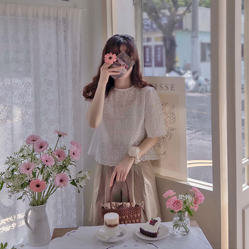 [LABEL] Harness flower embroidery lovely wave sleeve sky fit Blouse [size:F(55~66)]