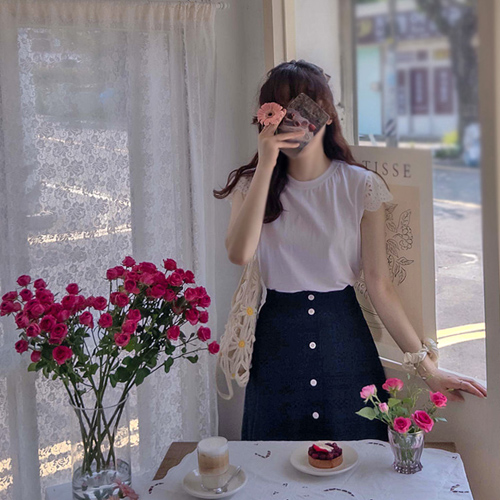 Floded Punching Flower Embroidery Sleeve Point Stretchy Slim Fit Tee [size: F (55~66)]