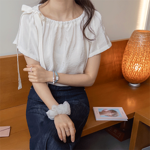 Sky blue light neckline banding bowknot blouse [size:F(55~66)]