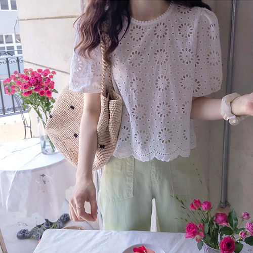 [LABEL] Stevia Punching Flower Embroidery Wave Pattern Summer Blouse [size: F (55~66)]
