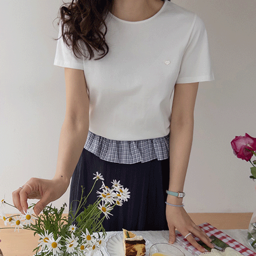 [Best Special Price 5,000 Won Discount] <FONT color=#5a3954>MADE LIN</font> Salad Check Frill Heart Tee [size: F (55~66)]