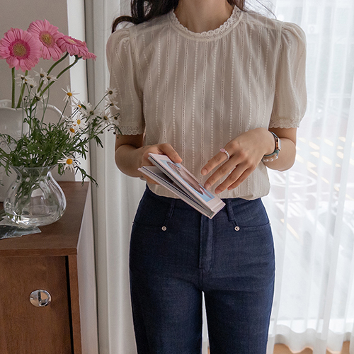 [New product special price 5,000 won discount] <FONT color=#5a3954>MADE LIN</font> Croel Race Raund neck Puff Blouse [size: F (55~66)]
