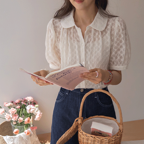 Aila shirring sleeve Flower embroidery punching Blouse [size:F(55~66)]