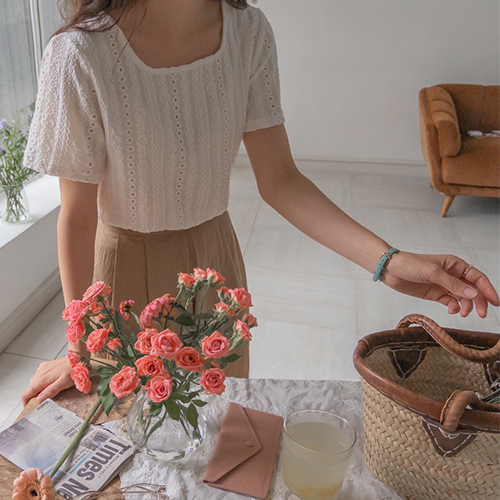 [Wrinkle Fabric] Lepona Square Neck Romantic Punching T-shirt [size:F(55~66)]