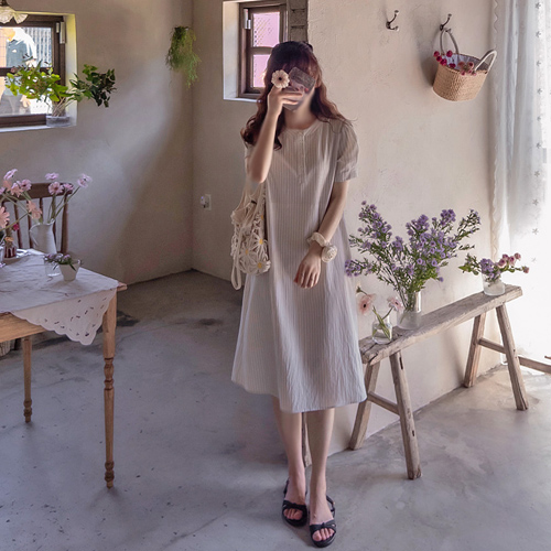 [New Product Special Price 8,000 Won Discount] <FONT color=#5a3954>MADE LIN</font> Record Button Strap Stripe One Piece [size: F (55~66)]