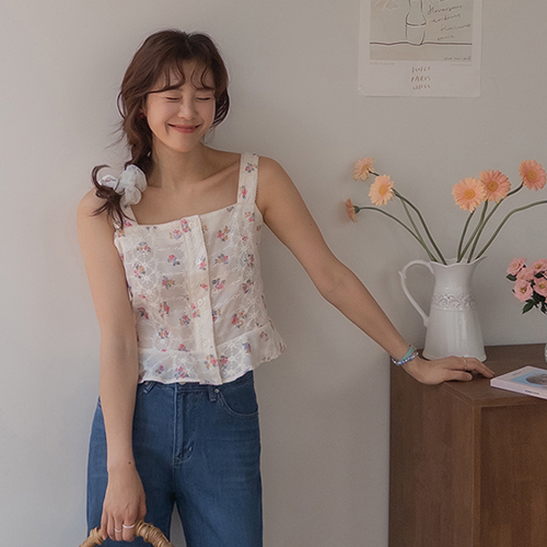 [New Arrival Special Price 6,000 Won Discount] <FONT color=#5a3954>MADE LIN</font> Freya Floral Lace Sleeveless Shirts Blouse [size: F (55~66)]
