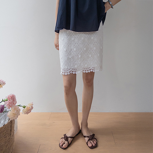 [Best Deal 4,000 Won Discount] <FONT color=#5a3954>MADE LIN</font> Miar Flower Embroidery Skirt [size:S,M]